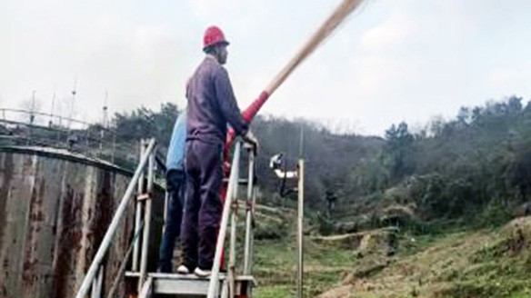 Nhân viên của Gas Huiyuan tự nguyện dập lửa thể hiện trách nhiệm xã hội